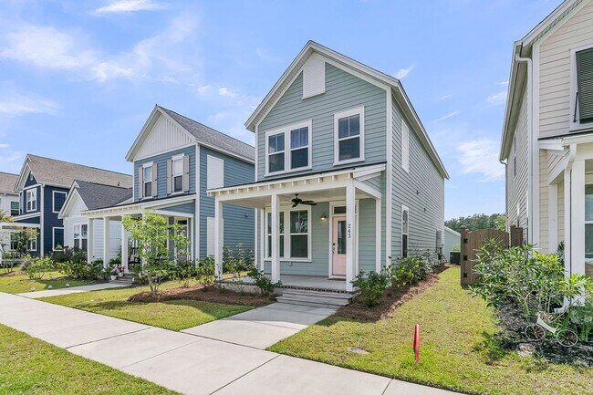 Building Photo - Beautifully Upgraded 3 Bedroom, 2.5 Bathro...