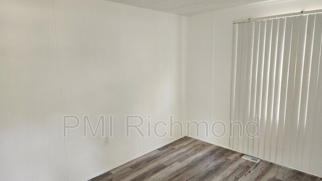 Foto del edificio - 2525 Venita Rd