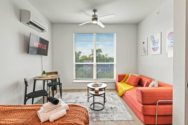 Foto del edificio - 601 W 9th St