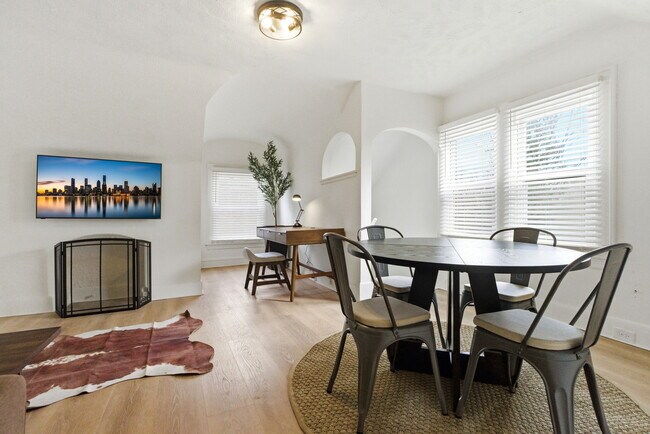 Building Photo - 3326 E Overlook Rd