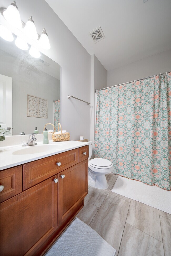 Building Photo - 8231 Lenox Creekside Dr