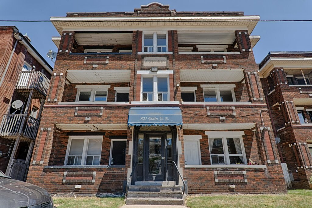 Primary Photo - Historic & Affordable 2 Bedroom Suite