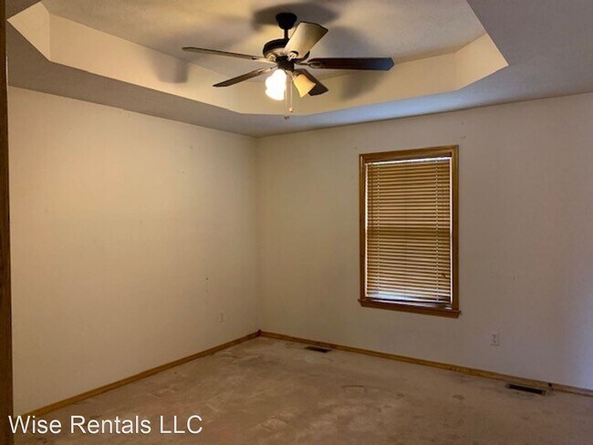 Building Photo - 3 br, 2 bath House - 1074 S Blackwood