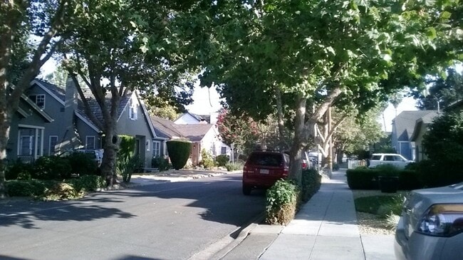 Charming Cozy Neighborhood - 47 Atlas Ave