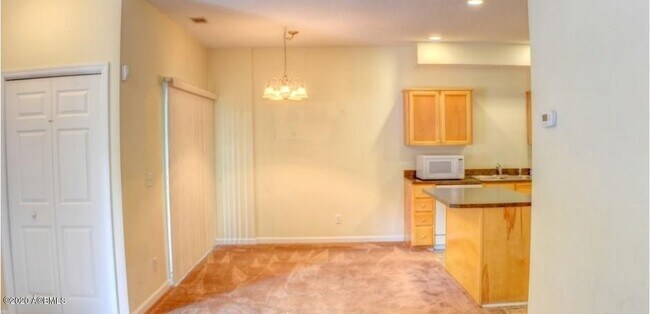 Building Photo - 2618 Holmes Dr