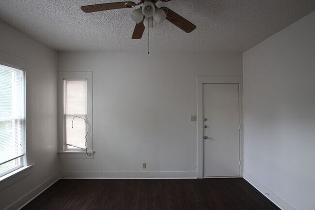 Foto del edificio - Schedule A Tour Today! 1 Bedroom 1 Bath Apartment in the Heart of Tyler!