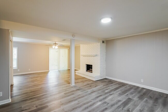 Foto del edificio - 4000 Anderson Rd