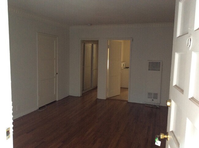 Living room - 359 S Detroit St