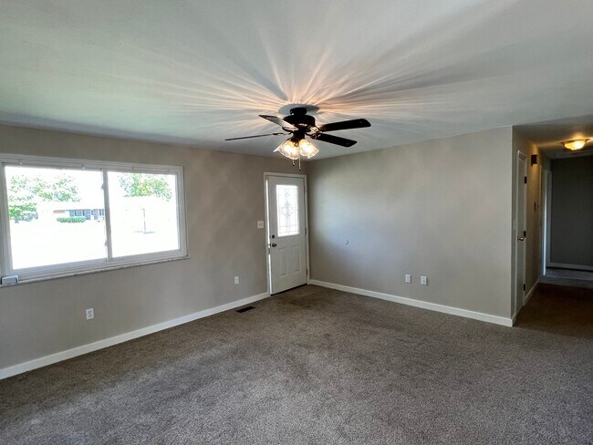 Building Photo - 396 Alta Pl