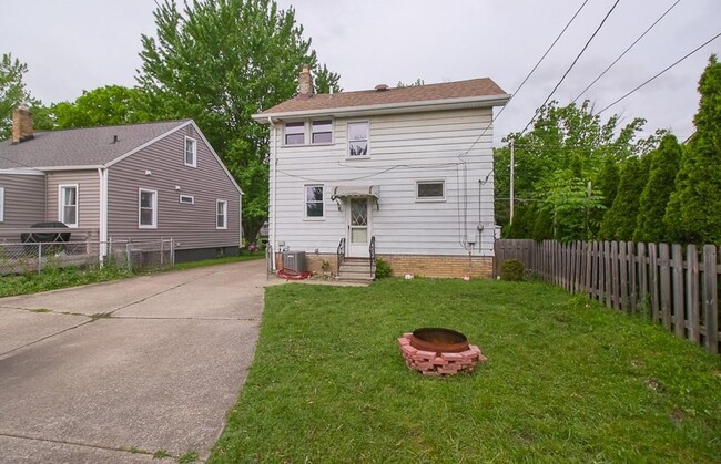 Building Photo - 4027 W 210th St