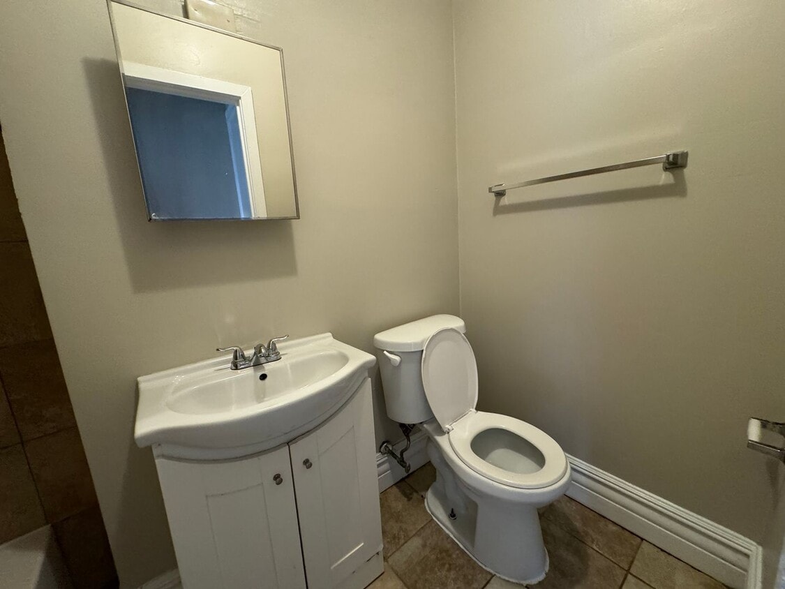 Foto principal - 322 W State St