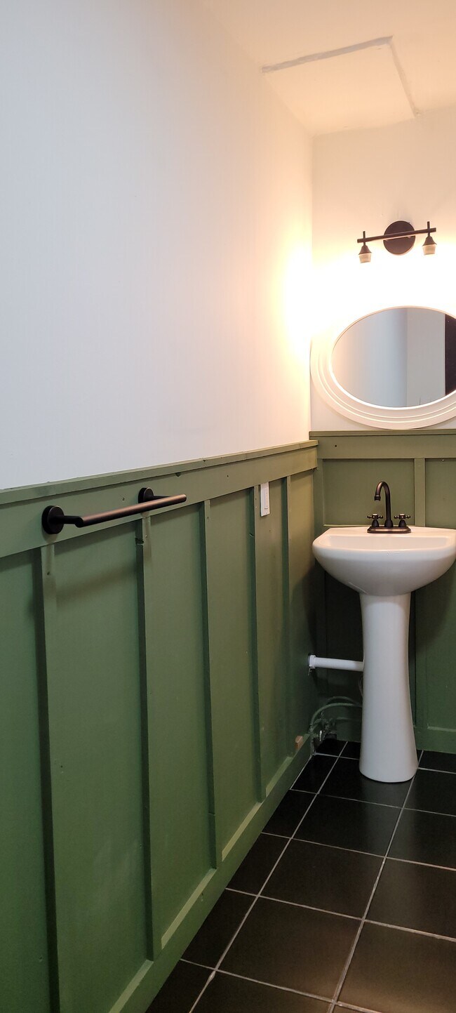 BRAND NEW BATHROOM - 719 E High St