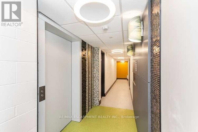 Photo du bâtiment - 121 King St E