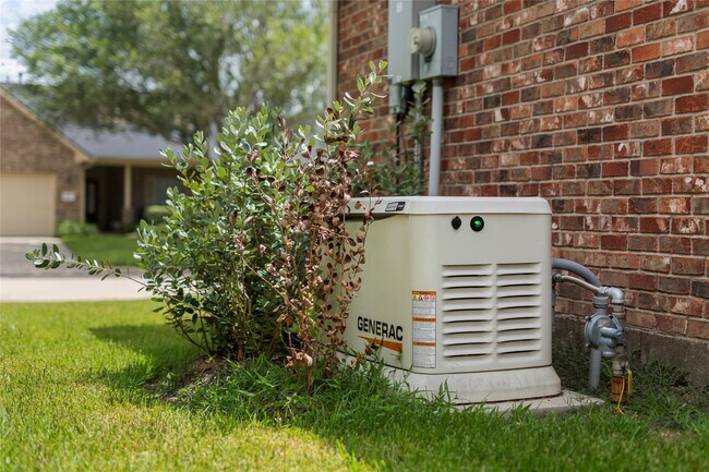 Foto del edificio - 521 Ironwood Forest Dr