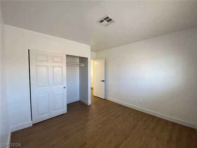 Building Photo - 4750 Thunderbolt Ave