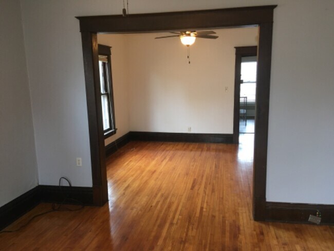 Foto del edificio - 3237 Grand Ave S