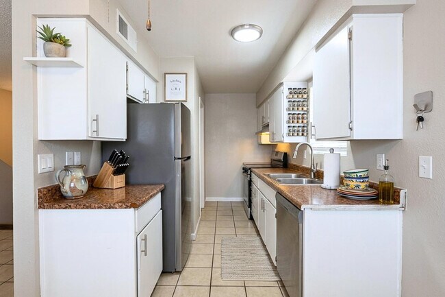 Foto del edificio - 719 W 1st Ave