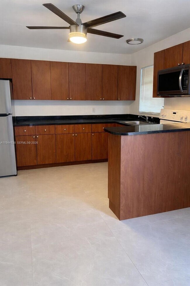 Foto del edificio - 214 NW 8th Ave