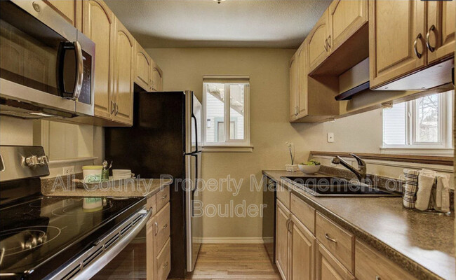 Building Photo - 948 North St
