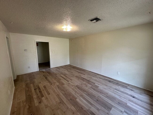 Building Photo - 1106 La Porte Dr