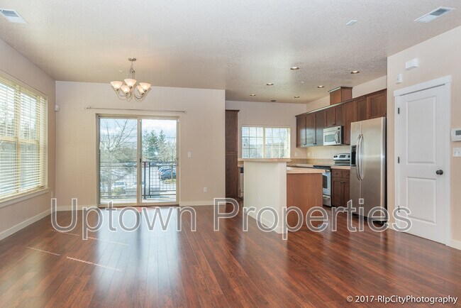 Building Photo - 8884 NE Brentford Way