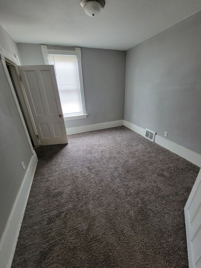 Building Photo - 604 Fillmore St