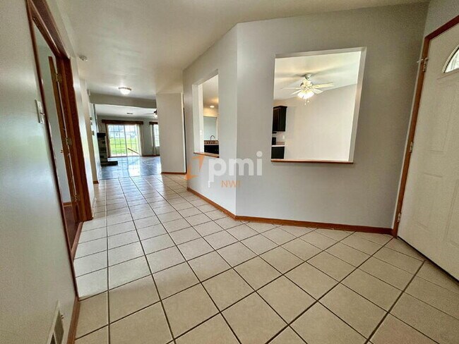 Building Photo - 396 Golden Oak Ct