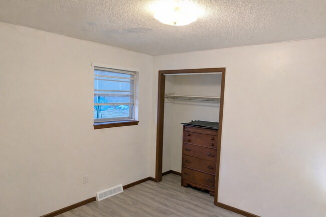 Building Photo - 1659 S Sonora Dr