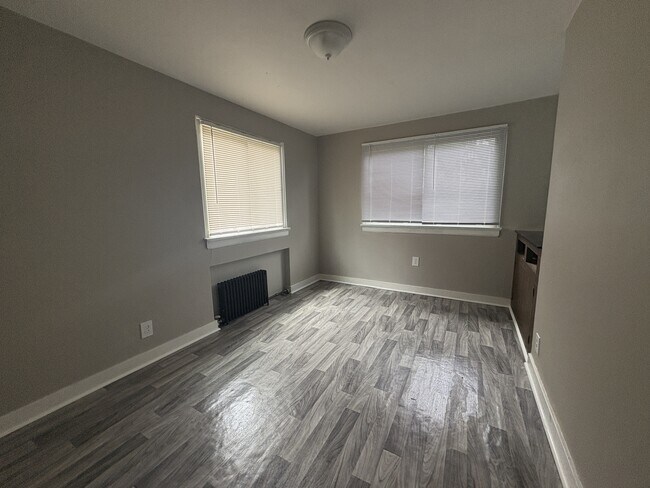 Building Photo - 560 Wylie Ave