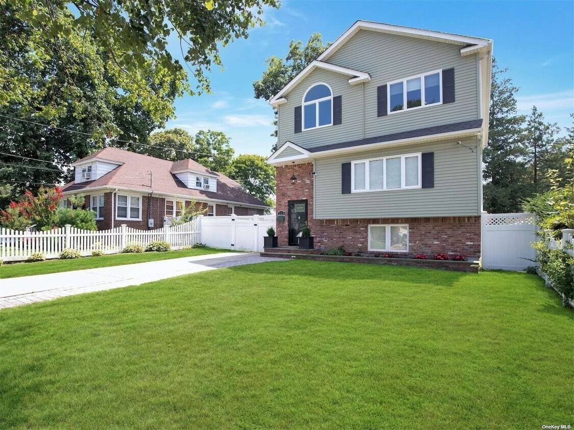 223 Lexington Ave, Freeport, NY 11520 House Rental in Freeport, NY