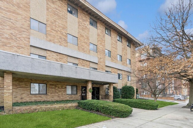 Building Photo - 86 W 33rd St