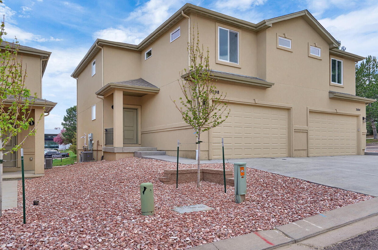 Primary Photo - Spacious and Elegant 3-Bedroom Condo with ...