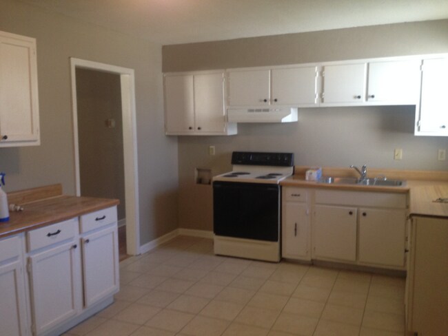 Building Photo - 6285 Southbridge Dr