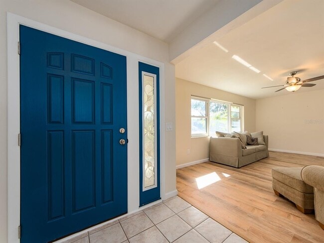 Building Photo - 2395 6th Ave SW