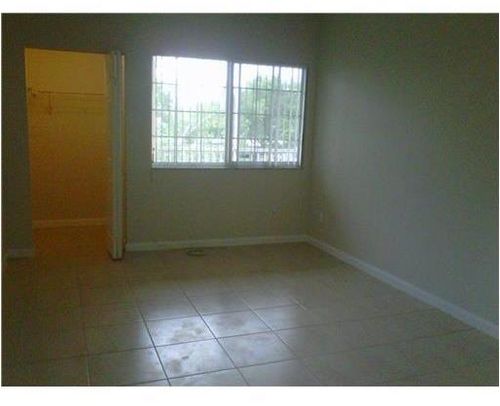 Foto del edificio - 7400 NW 4th St