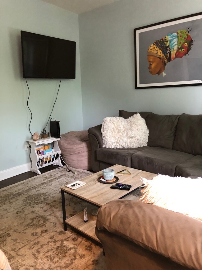 Living Room 2 - 873 N Paulina St