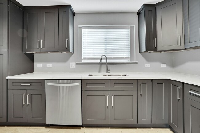 Foto del edificio - 8973 Mccoy Pl