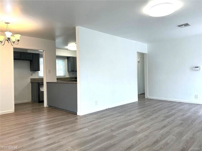 Foto del edificio - 3 br, 2 bath House - 9000 Sylmar Ave