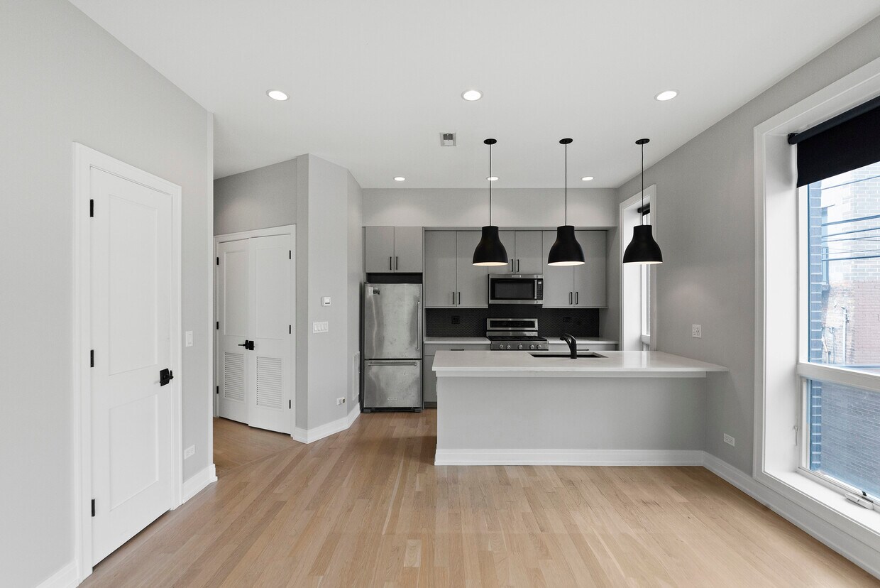 Foto principal - 1050 W Cornelia Ave