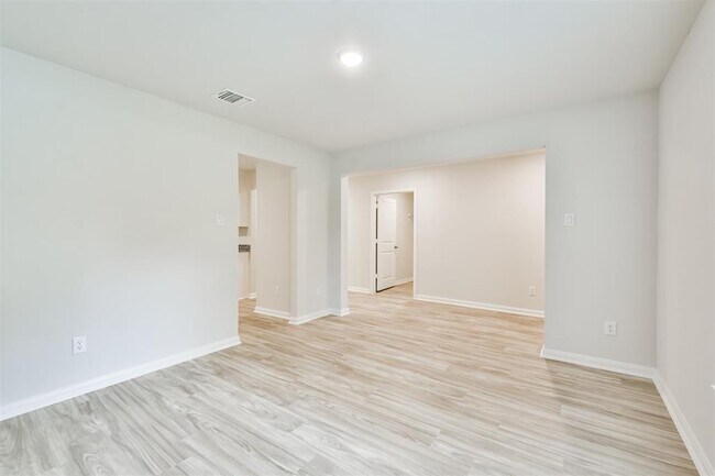 Building Photo - 27208 Blueberry Hill Dr
