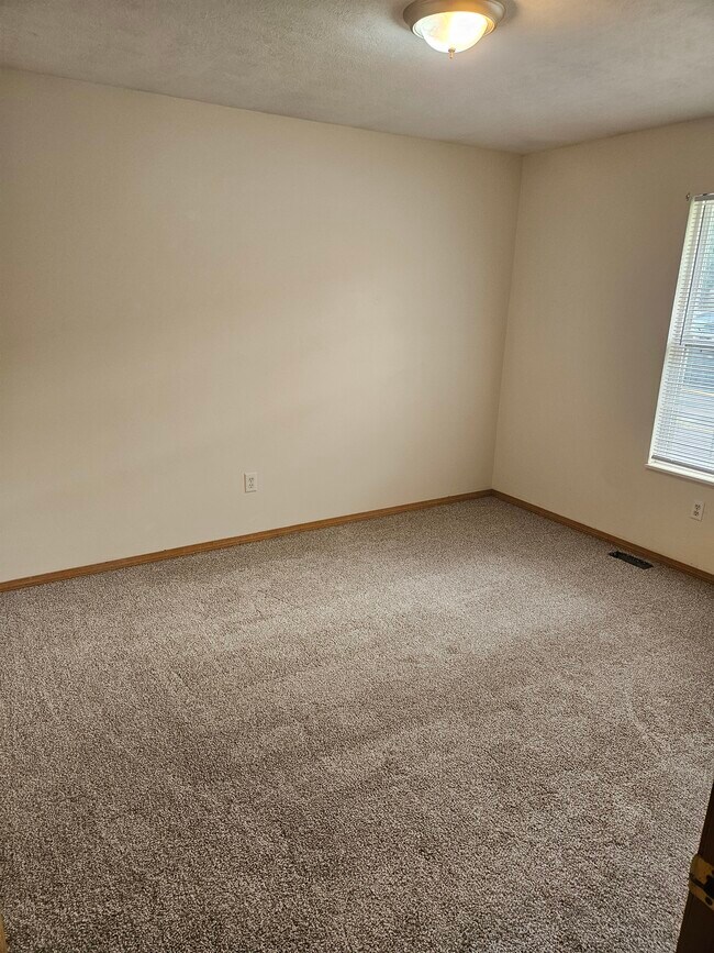 Foto del edificio - 3132 W Commercial St