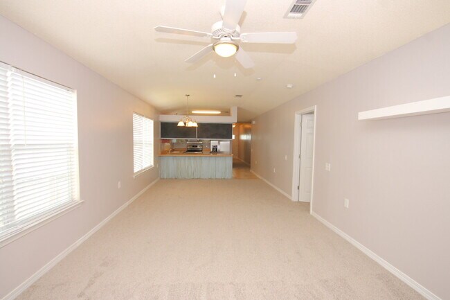 Foto del edificio - West Pensacola Patio Home Featuring Open Living Design, Stainless Appliances, Private Fenced Yard...