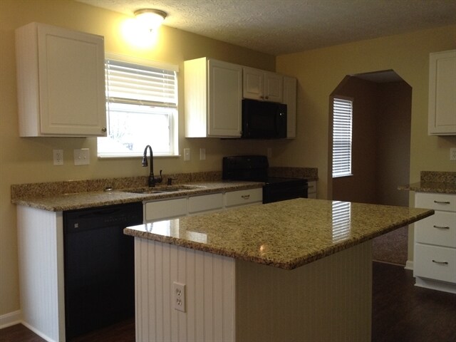 Foto del edificio - 517 Bryson Place