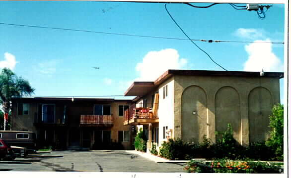 Building Photo - 586 7th St