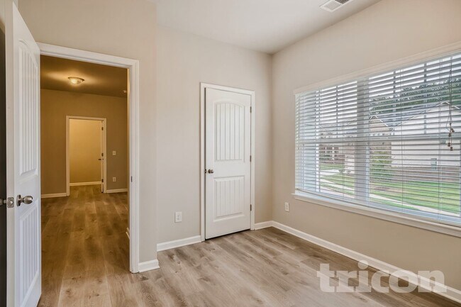 Building Photo - 451 Fredrick Dr