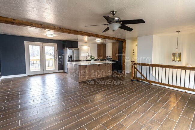 Foto del edificio - 1312 Roger Cir