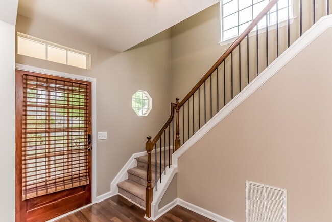 Building Photo - 332 Pinehurst Way