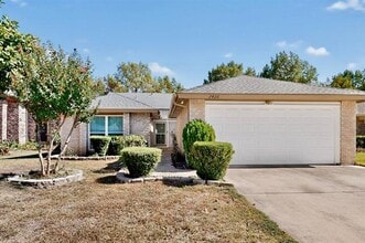 Building Photo - 2426 Sutton Dr