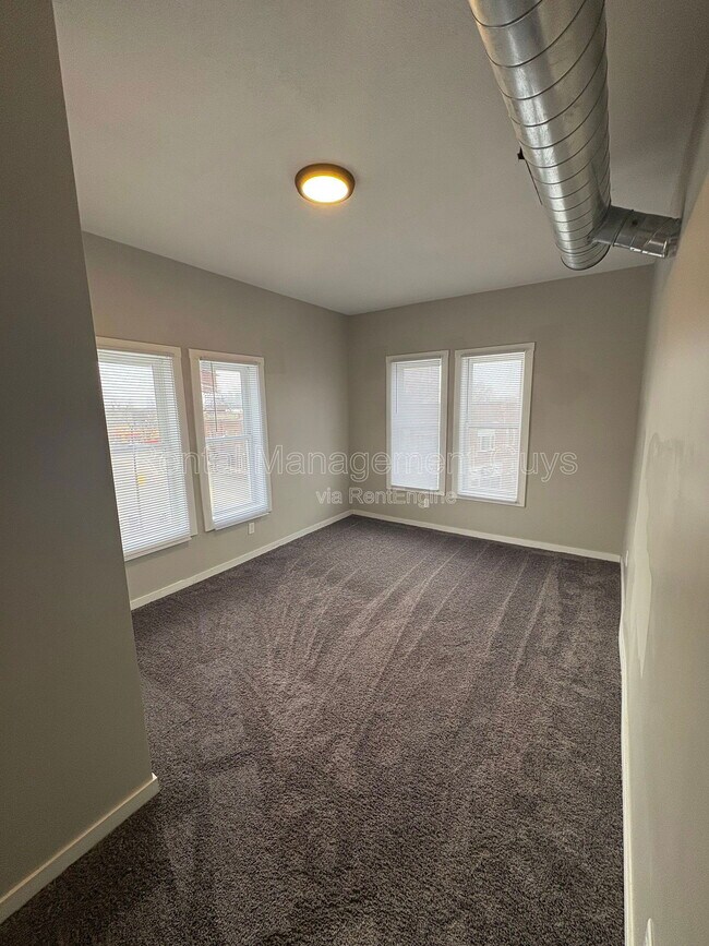 Foto del edificio - 1500 W Broadway