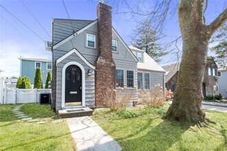 Building Photo - 20 Oldwood Rd S